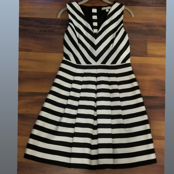 Banana Republic stripe dress fit n flare 2P - Picture 2 of 7